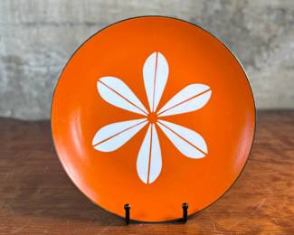 This lot features a vintage Cathrineholm orange Lotus plate, designed by Norwegian artist, Grete Prytz Kittelsen circa 1960s. This Lotus plate measures 10.25” H x 10.25” W.


