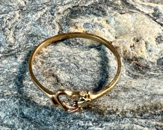 This lot features a 10k gold ring in a size 8.25 with a total approx. weight of .90 grams.

