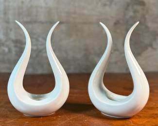 This lot features a pair of Lenox Lyre candle holders that measure, 8” H x 5” W x 3.5” D. One of them has a tiny chip on one end shown in photos that isn’t noticeable.

