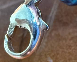 This lot features a peacock iridescent freshwater cultured Biwa pearl necklace with a 14k gold clasp marked 585. This necklace measures, 20”.

