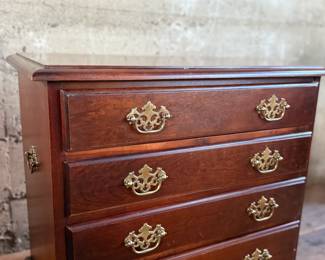 This lot features a tradition chippendale mahogany chest of drawers that measures, 23.5” H x 24” W x 14” D.

