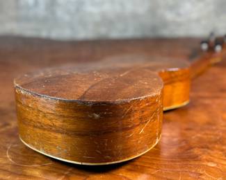 This lot features a Hollywood ukulele made by the Schireson Brothers in Los Angeles during the 1920s and 1930s.

