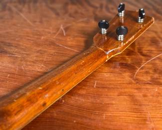 This lot features a Hollywood ukulele made by the Schireson Brothers in Los Angeles during the 1920s and 1930s.

