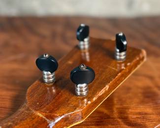 This lot features a Hollywood ukulele made by the Schireson Brothers in Los Angeles during the 1920s and 1930s.

