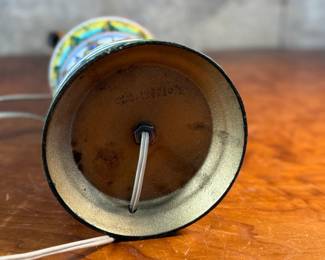 This lot features a stunning vintage Majolica ceramic table lamp in good working condition that measures, 23.5” H x 6” W x 6” D.

