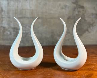 This lot features a pair of Lenox Lyre candle holders that measure, 8” H x 5” W x 3.5” D. One of them has a tiny chip on one end shown in photos that isn’t noticeable.

