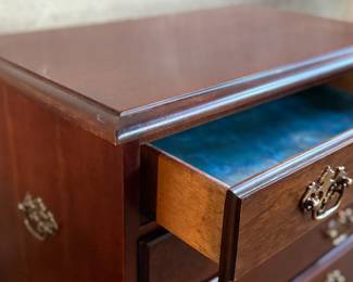 This lot features a tradition chippendale mahogany chest of drawers that measures, 23.5” H x 24” W x 14” D.

