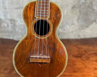 This lot features a Hollywood ukulele made by the Schireson Brothers in Los Angeles during the 1920s and 1930s.


