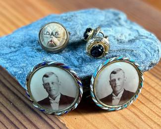 This lot features a collection of Victorian & Edwardian jewelry including love tokens & more.

