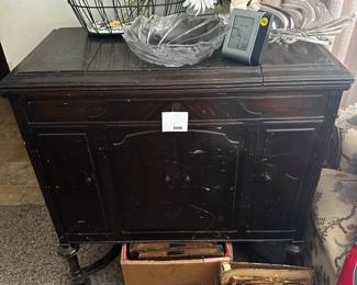 Victrola vintage record player