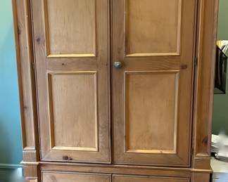 Media Cabinet/Armoire