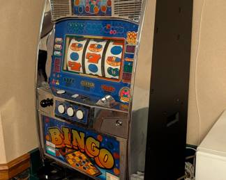 Bingo slot machine and working order.
