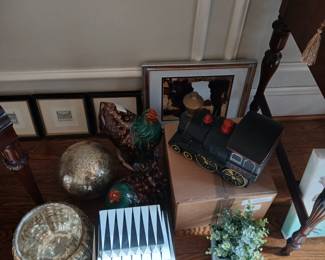 misc decorative objects/art