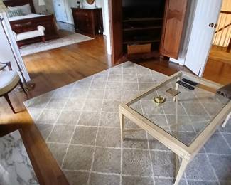 broad loom rug, contemporary . White washed glass top rectangular coffee table