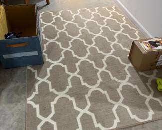 Another pretty rug approximately 5x7 area rug, very clean! $45