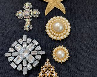 Sample of pins, including Eisenberg ice Xmas pin