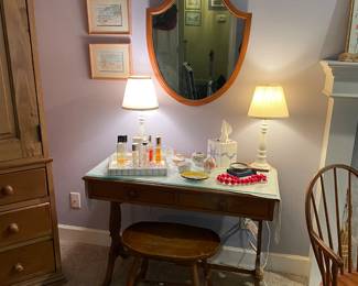 Maple vanity with stool