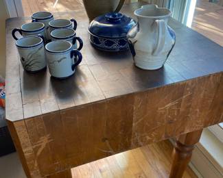 Wood kitchen chopping block - great local and Mexican pottery