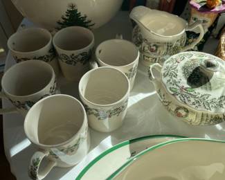 Johnson Bros.  Xmas  mugs and cream and sugar ❤️