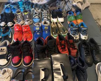 Toddler athletic shoes(Kyrieβs, Lebrons, Jordanβs, etc)