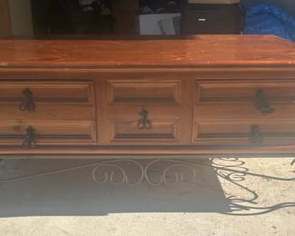 Wooden Coffee Table w/drawers