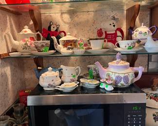 TEAPOT AND TEACUP COLLECTION 