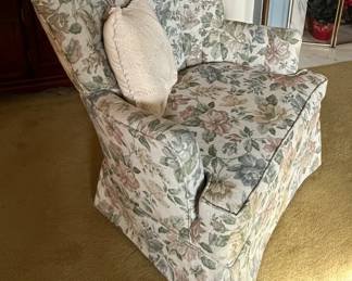 FLORAL ACCENT CHAIR