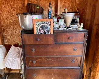 ANTIQUE CHEST OF DRAWERS