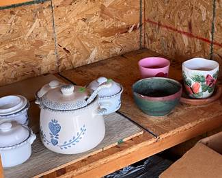 STONEWARE SOUP TUREEN AND SOUP BOWLS