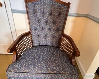 RATTAN ACCENT TUFTED CHAIR