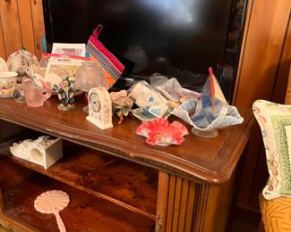 FRENCH PROVINCIAL SIDE TABLE