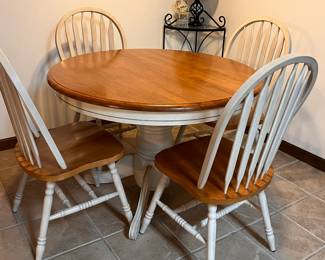 FARMHOUSE ROUND TABLE AND CHAIRS