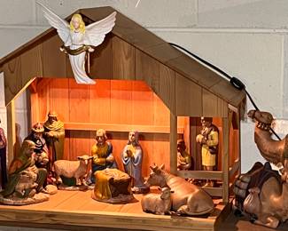 HOLLAND MOLD NATIVITY SET
