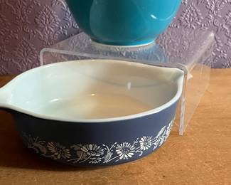 BLUE PYREX PRIMARY MIXING BOWL AND COLONIAL MIST CASSEROLE 