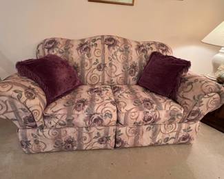 FLORAL LOVESEAT
