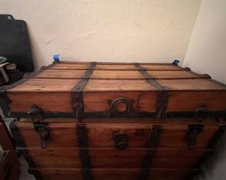 ANTIQUE TRUNK