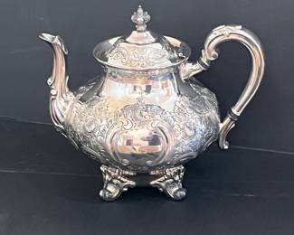 REED AND BARTON SILVERPLATE TEAPOT