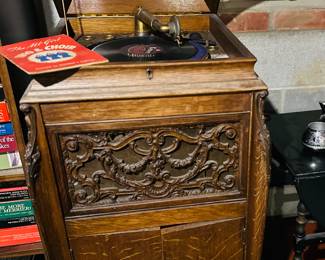 Silvertone Victrola