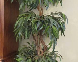 Artificial ficus tree