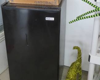 Igloo mini refrigerator