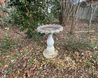 Heavy Concrete Cement BIRD BATH Pedestal with Scalloped Edge 