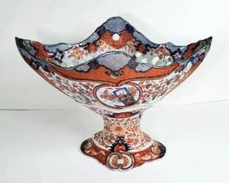 A Japanese Imari Style Footed Reticulated Centerpiece Fruit Bowl