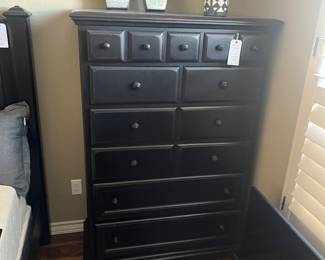 Chest of drawers