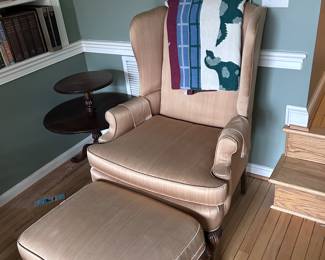 Arm chair with ottoman 