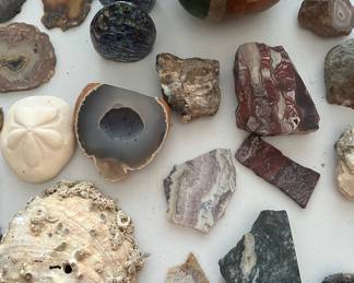 Geodes and Agate slices, other specimens.