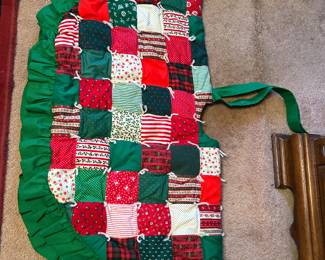 Quilted puffy Christmas tree skirt