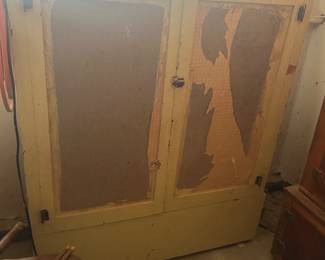 Primitive cabinet 