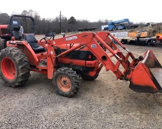 KUBOTA L4610 TRACTOR LOADER
