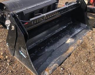 SKID STEER 4 n 1 BUCKET