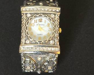 WINCCI Cuff Bracelet Watch